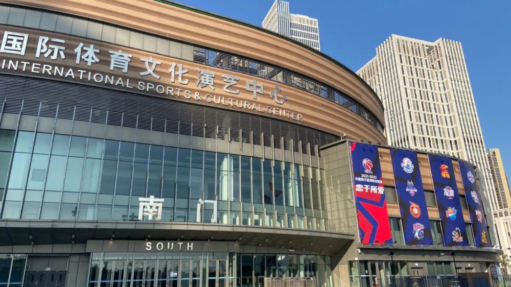 第17分钟，拉齐奥利用角球机会连续形成攻门，最终索默将球没收。